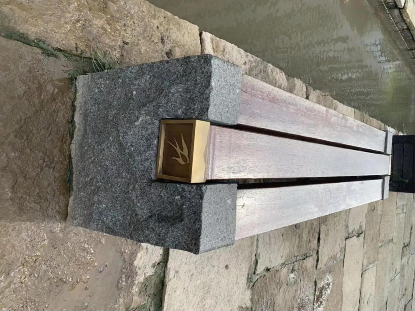 休闲座椅 公园金属条凳 公园坐凳.jpg